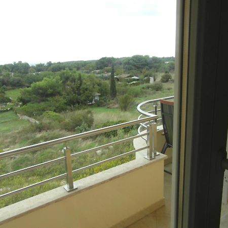 Bentley - Sea-View - 2 Bedroom Apartment Premantura Exterior photo
