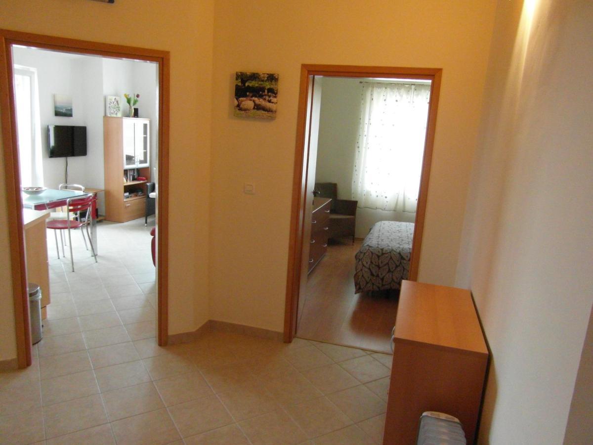Bentley - Sea-View - 2 Bedroom Apartment Premantura Exterior photo
