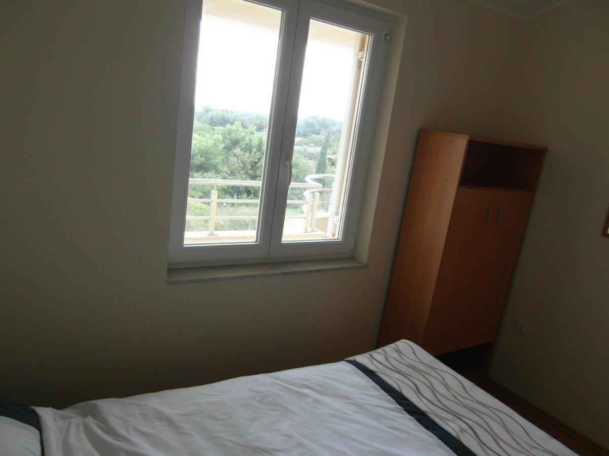 Bentley - Sea-View - 2 Bedroom Apartment Premantura Exterior photo