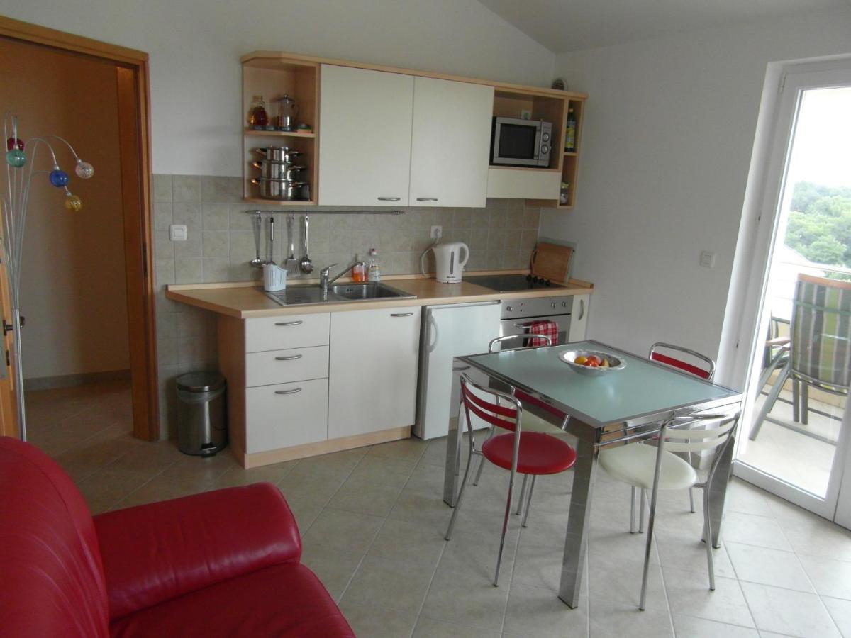 Bentley - Sea-View - 2 Bedroom Apartment Premantura Exterior photo