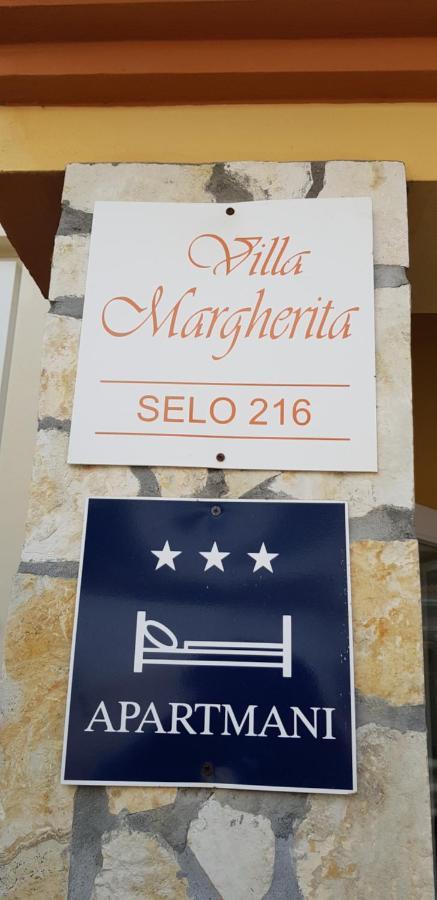 Bentley - Sea-View - 2 Bedroom Apartment Premantura Exterior photo